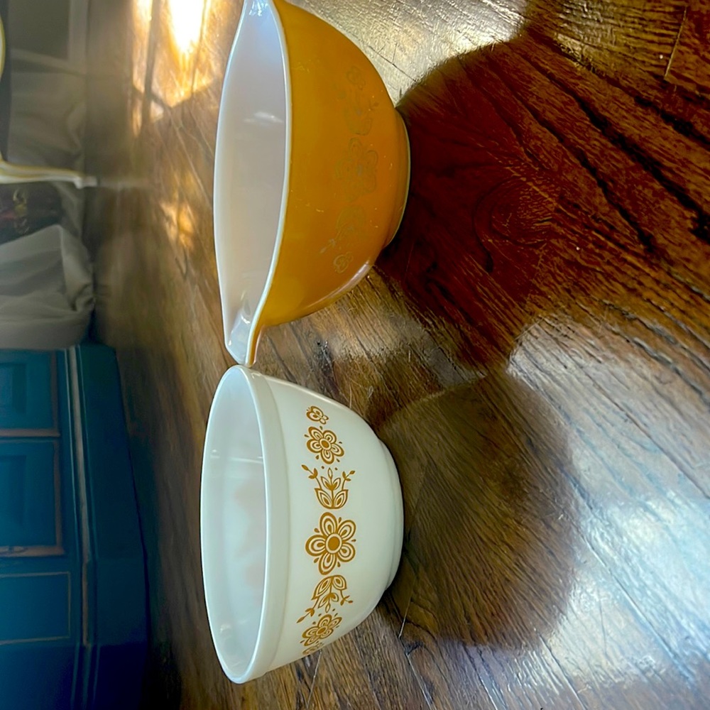 Butterfly gold Pyrex  set of 2 mixing bowls one with handle.  #402 #444